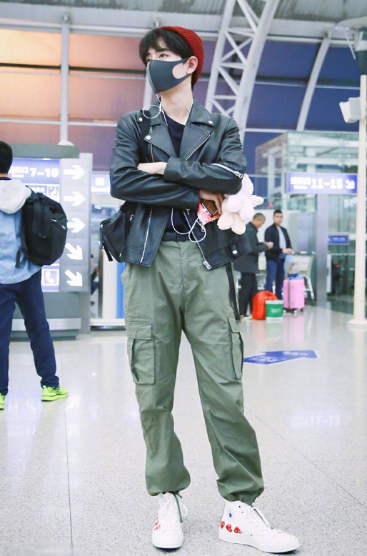 匡威帆布鞋川久保玲联名款,肖战穿的川久保玲和匡威联名鞋