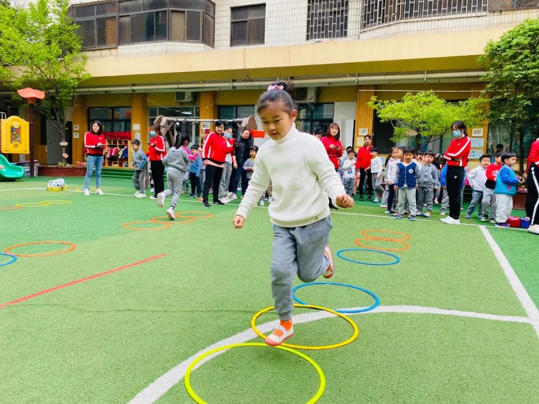 幼儿园足球嘉年华足球比赛视频,幼儿园足球主题游园活动