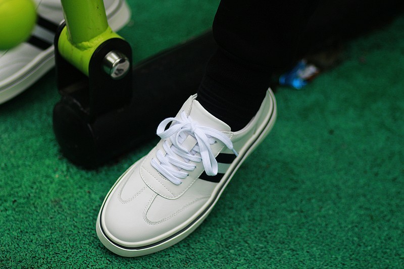 柔软百搭皮面小白鞋,软底软面又能两穿的真皮小白鞋