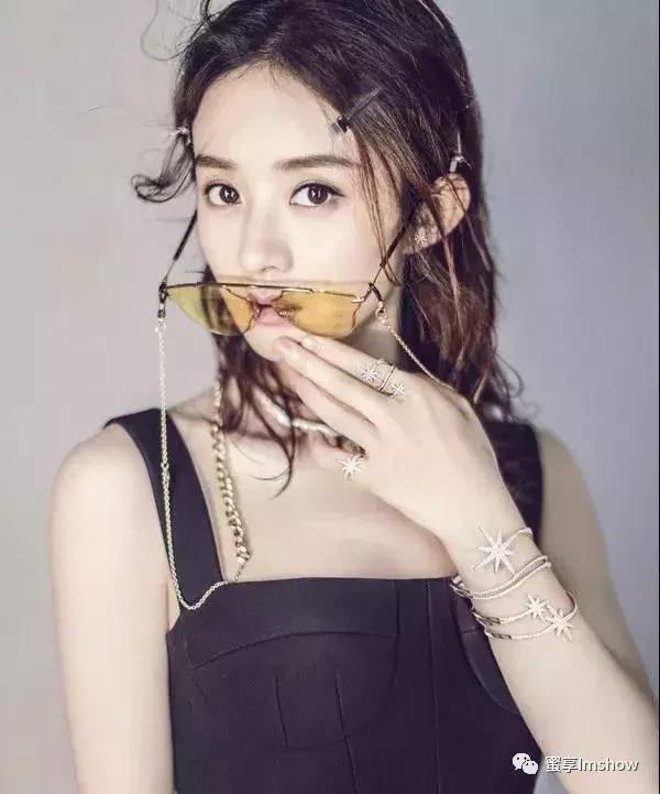 7种时尚又有品位的饰品搭配方法,百搭不过时的饰品有哪些