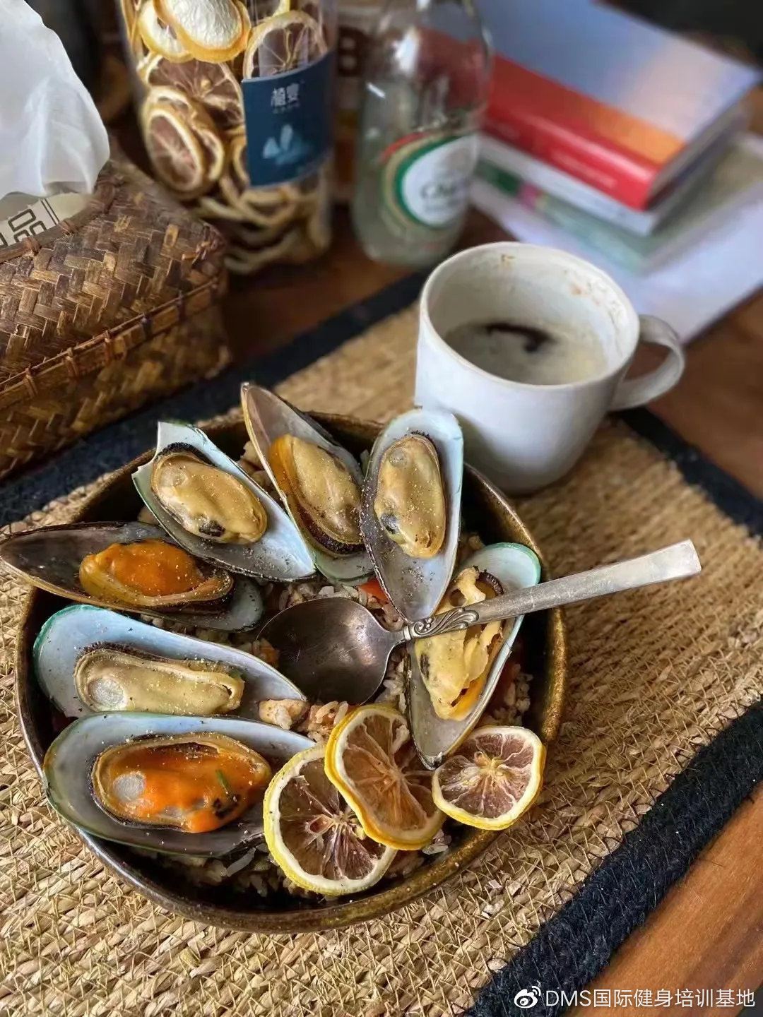 她，环游50+国家，40岁开始健身47岁登台参赛，她叫艾文仍在追梦