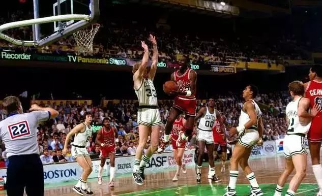 aj1穿上后小蛮腰,当我第一次穿上aj1