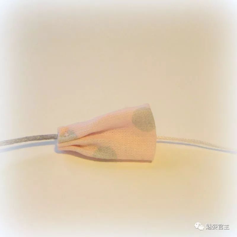 怎么制作花朵手工布料教程,怎么用剩下的布料做衣服上的小花