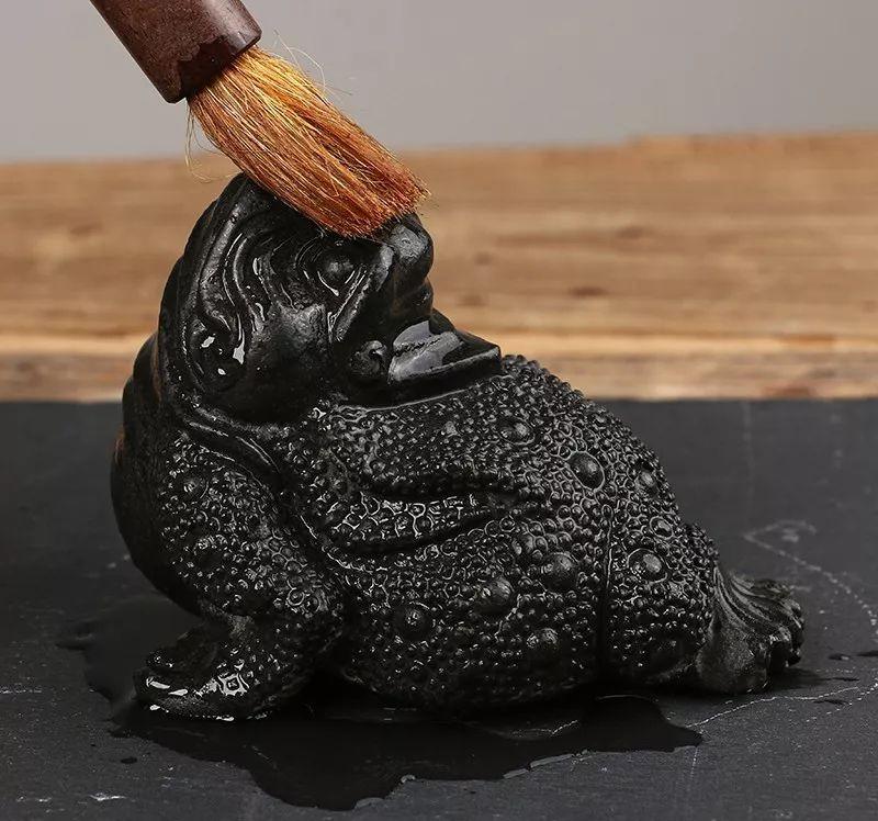 三足金蟾的由来和寓意,三足金蟾石雕