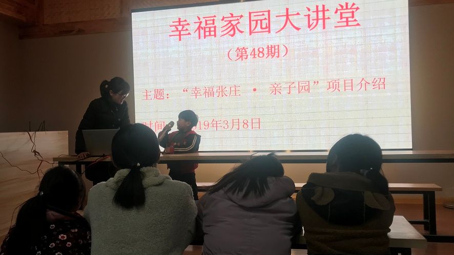 以前揭证券市场黑幕如今在村里当干部她做的第一件事就是为村民找律师