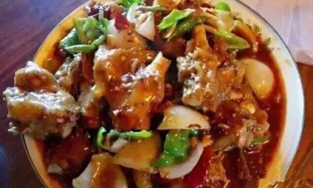 *疆新**也有很多“奇葩”的食物,有的看到反胃,有的念念不忘