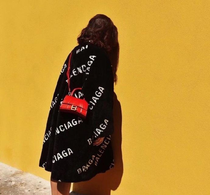 这4款包包背出去一定会被夸好看,这五款秋冬包包潮的让人心动