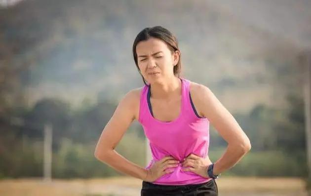 跑着跑着岔气是什么原因,为啥走着路突然就岔气了