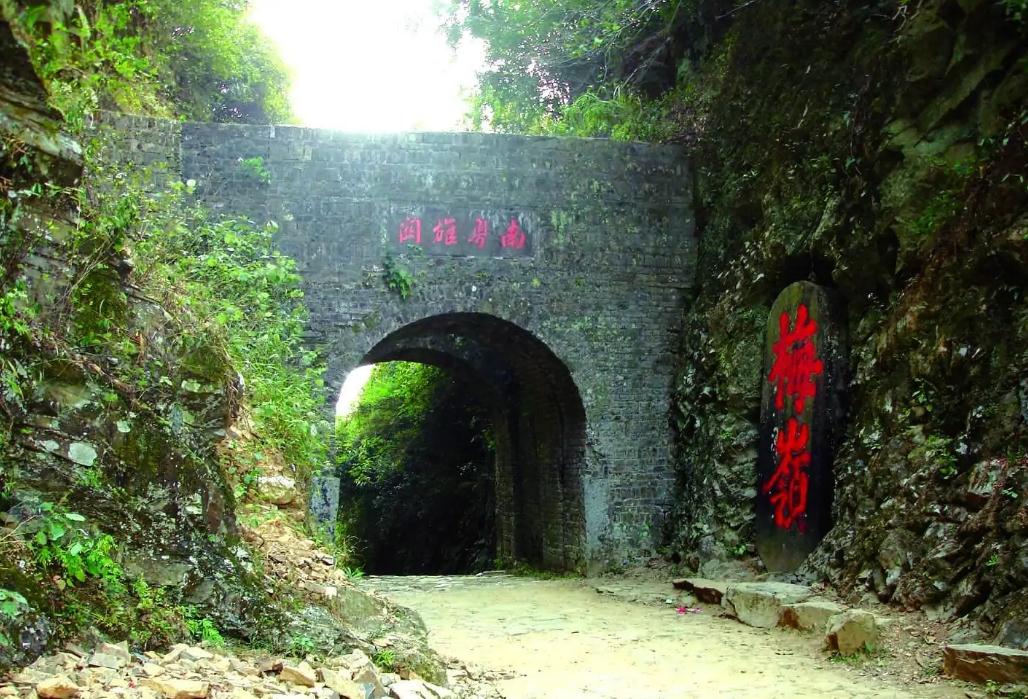 江西被三面包围的县,江西被万亿城市包围