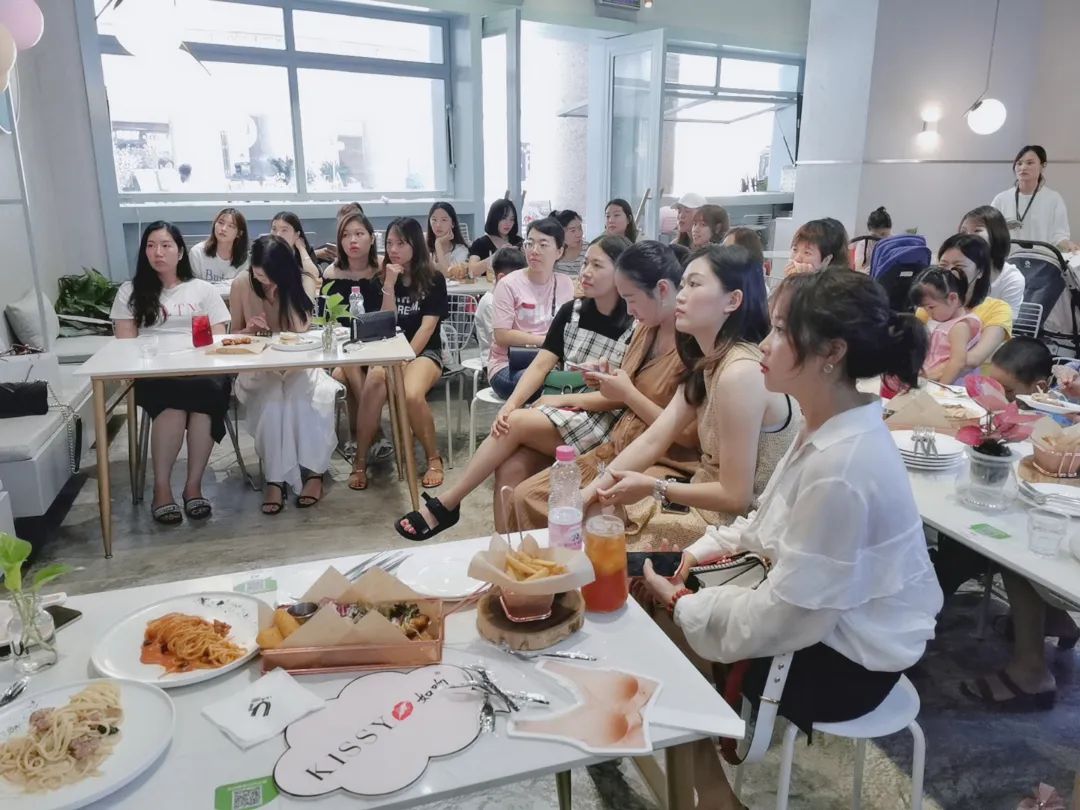 在朋友圈做微商能赚钱吗,朋友圈的微商靠什么赚钱