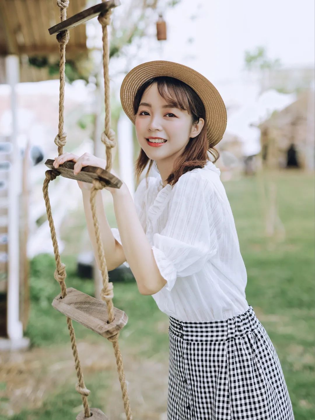 小个子五官立体要怎么搭配才好看,五官平平无奇的长相却很好看