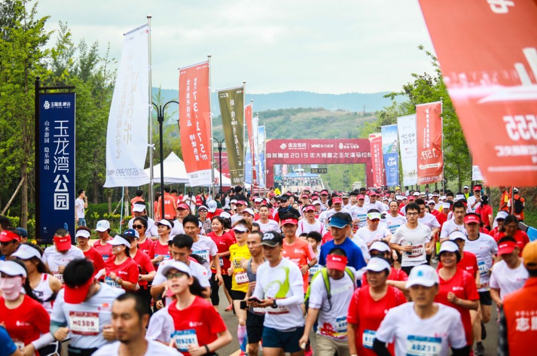 王珞丹成都活动,马拉松燃爆全城