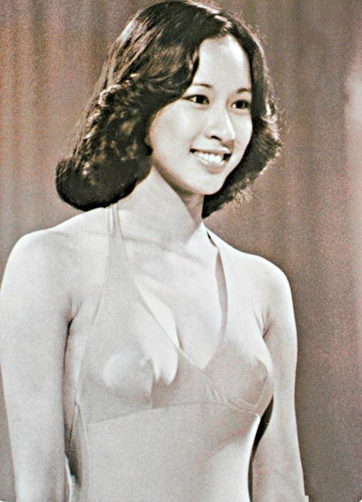 作为霍英东长子,他培养了霍启刚,却与“香港小姐”朱玲玲离婚