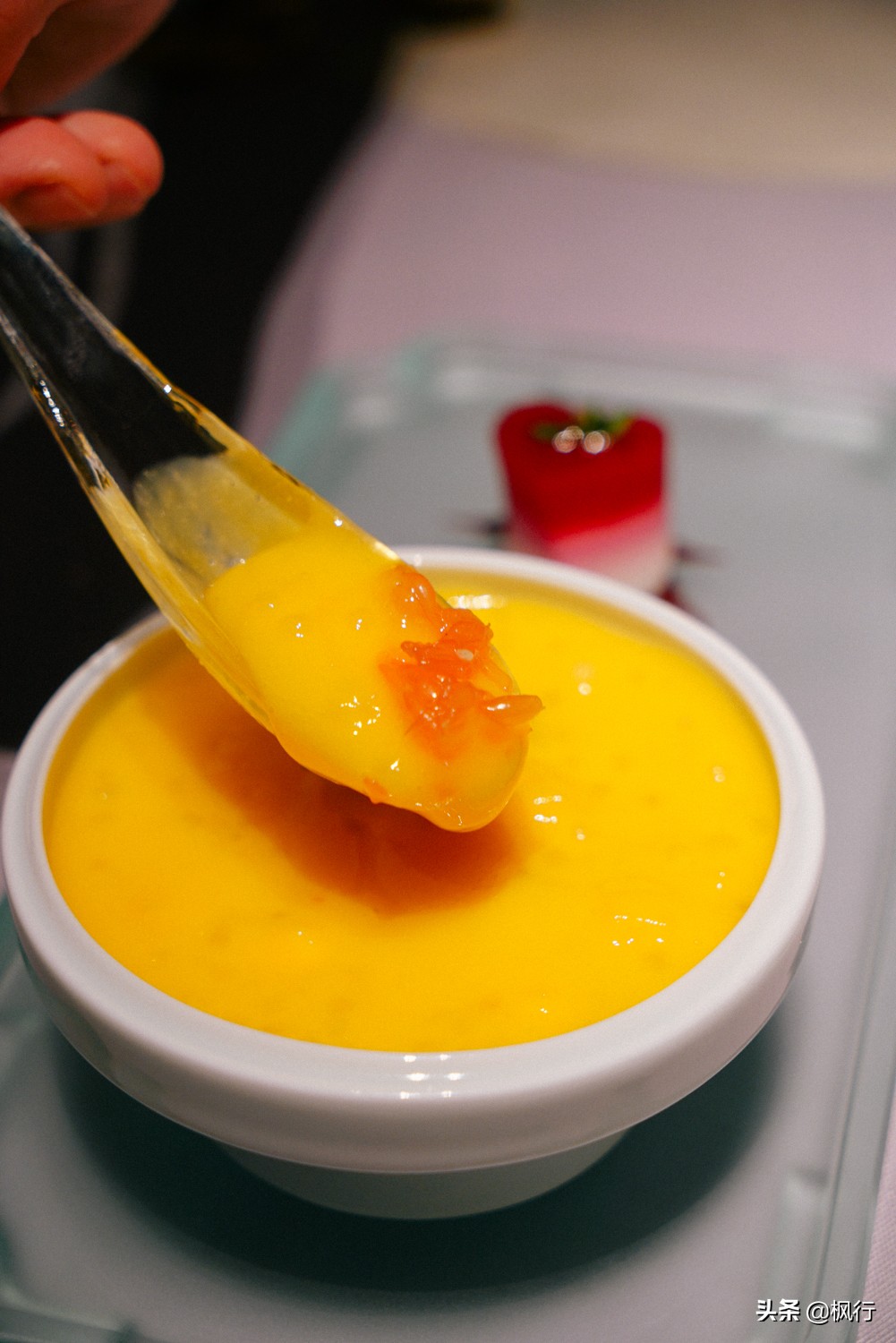 这家北京二环内的粤菜馆,装修获大奖,松板肉、乳鸽、罗氏虾惊艳