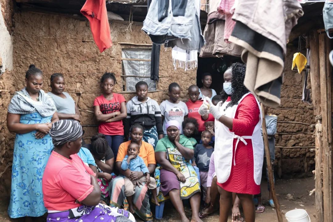 在肯尼亚的疫情中，13岁女孩的*处私**被趁机“割礼”了