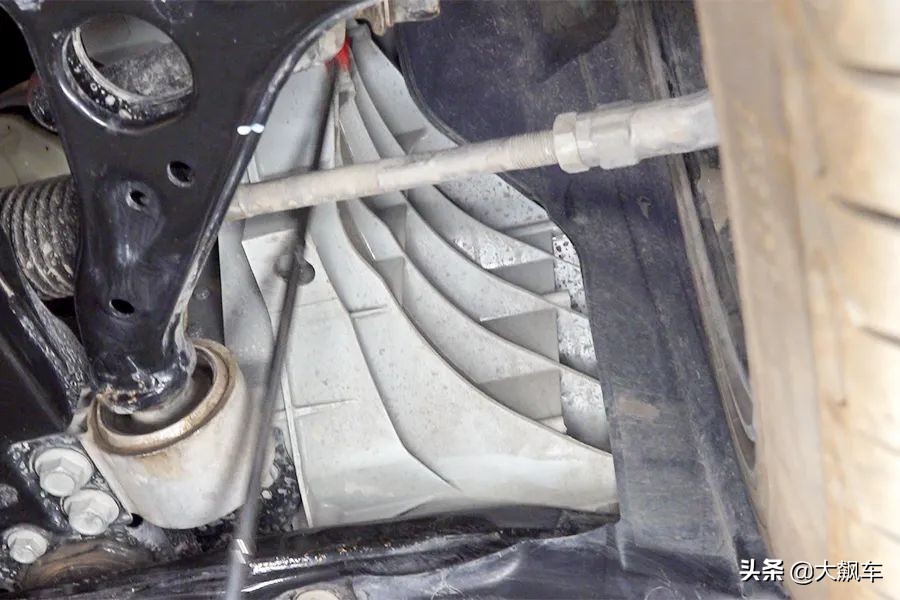 避震漏油了是不是就没有用了,避震漏油后可以维修吗