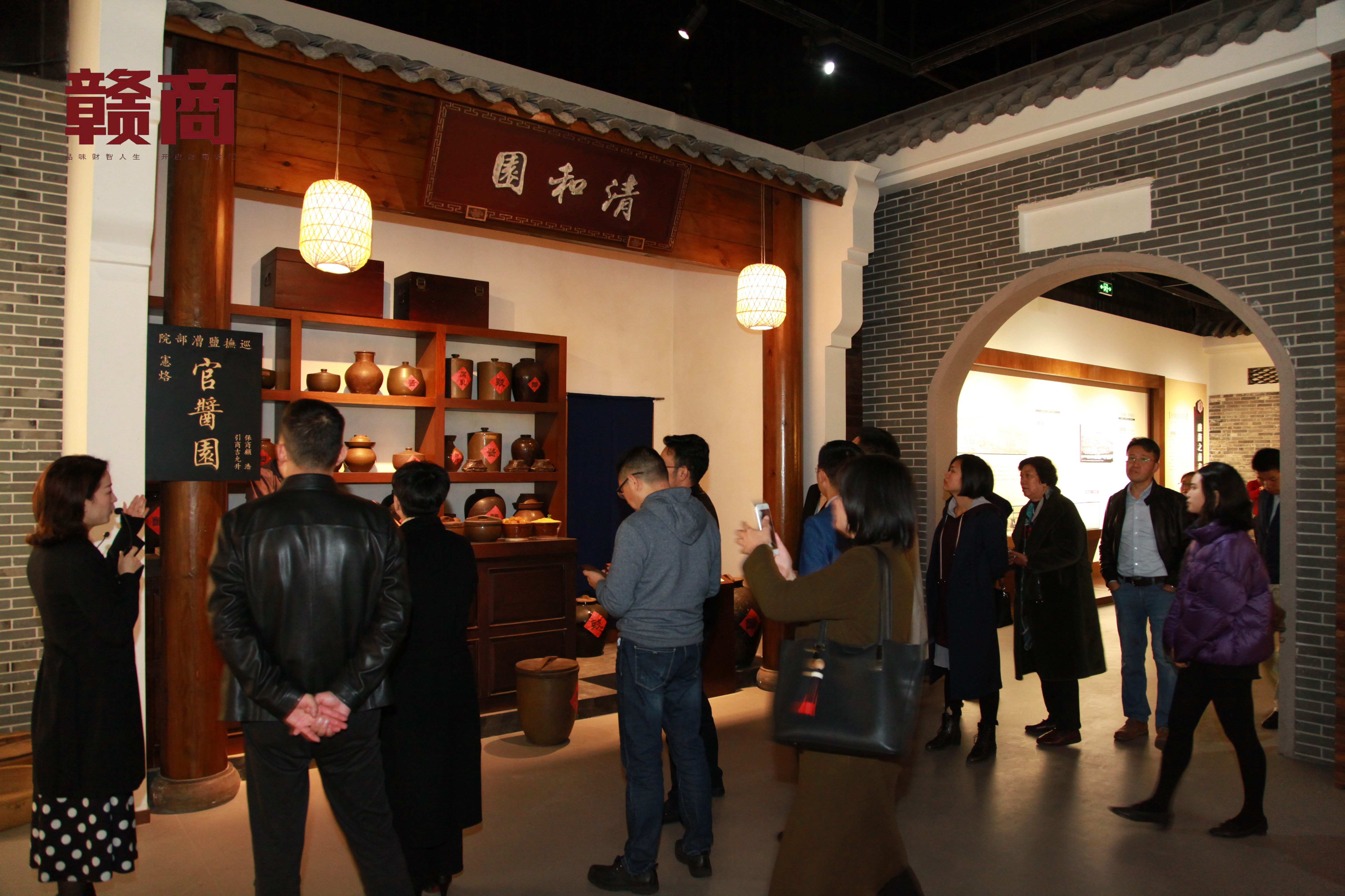 游学季成员到煌上煌集团总部后，“煌亲”都按捺不住内心的狂欢了