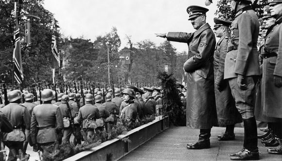 希特勒入侵波兰,英法与波兰签署军事互助条约,为何不出兵援助?