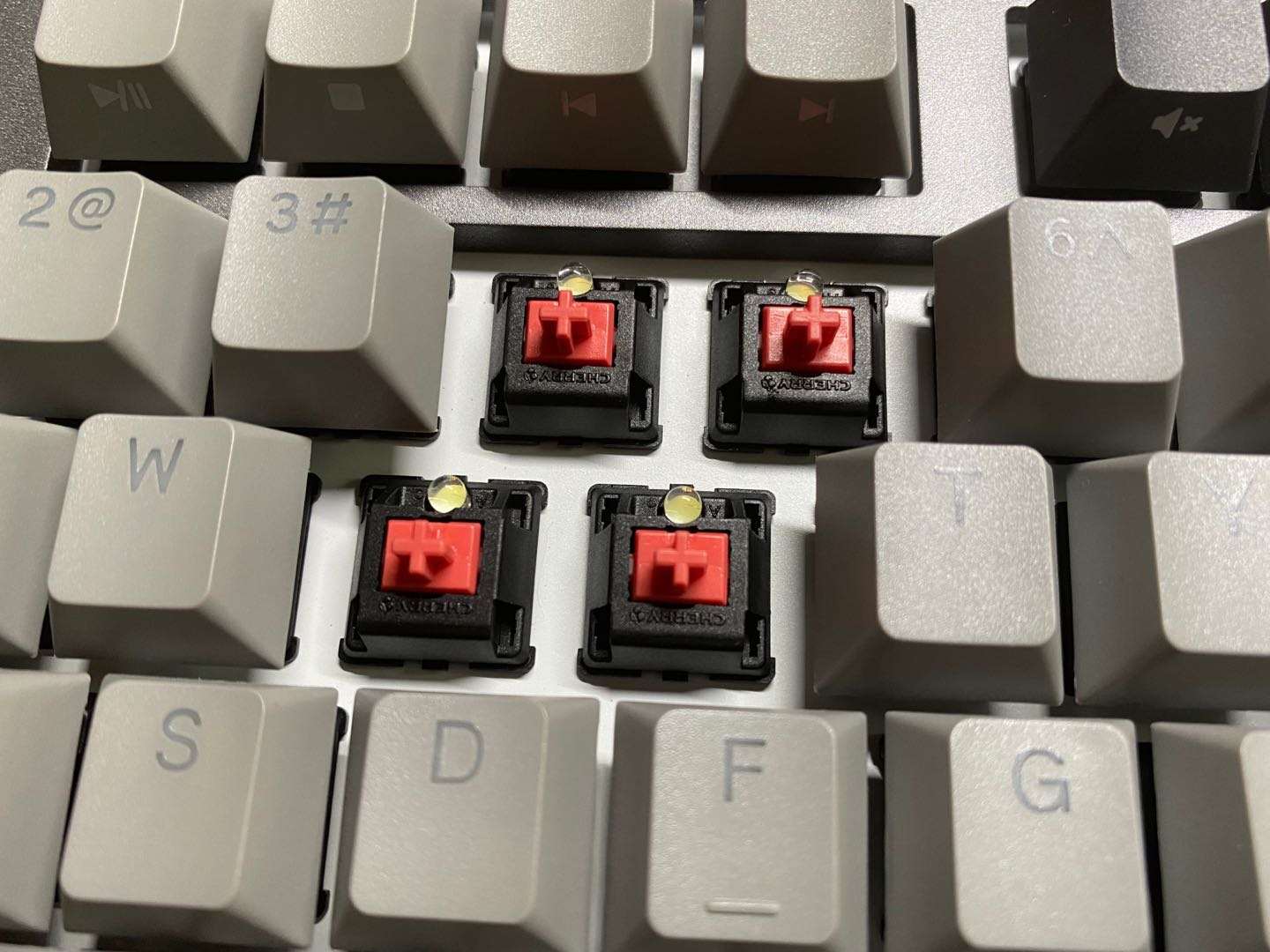 国产机械键盘什么牌子比较好,不到200元的国产机械键盘究竟怎样