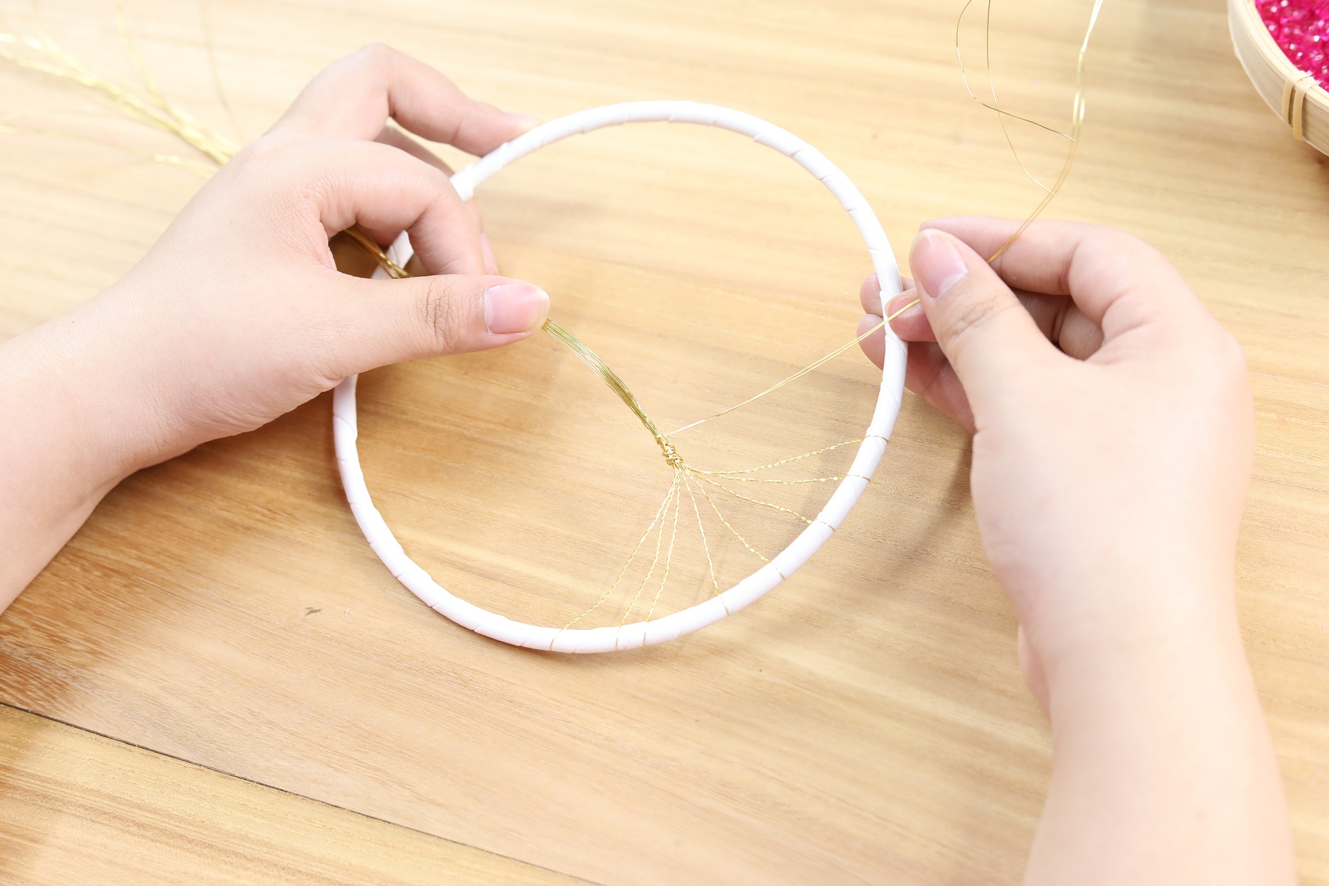 冬季也一样能赏樱花，原来竟是姑娘这样串出来的，真是别样风采