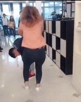 妹子说遇到烦心事怎么回,妹子说遇到麻烦了怎么回