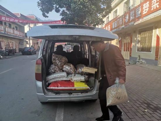 西峡县桑坪镇：暖心“代购”解民忧齐心协力战疫情