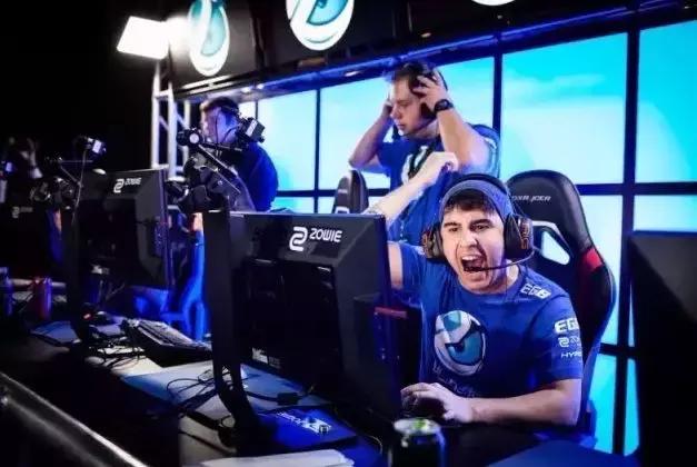 摩都推荐队友们，再给我2分钟，我先去分个手