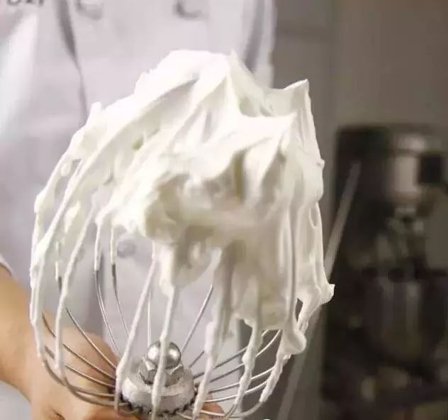 奶油打发不稳定怎么拯救,乳脂奶油和动物奶油打发对比