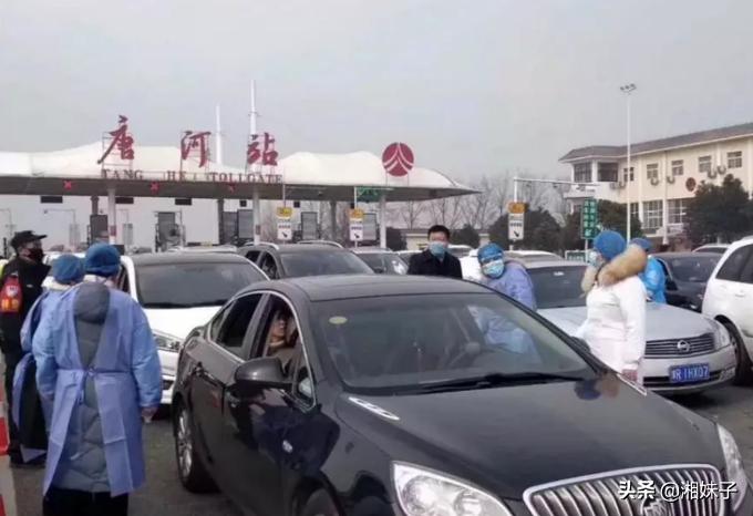 “硬核防疫”不如“柔情防疫”,随意断路当心被依法追究