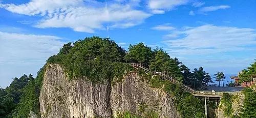 采一片天竺山的云朵别在发梢，带你感受云中漫步的奇妙幻境