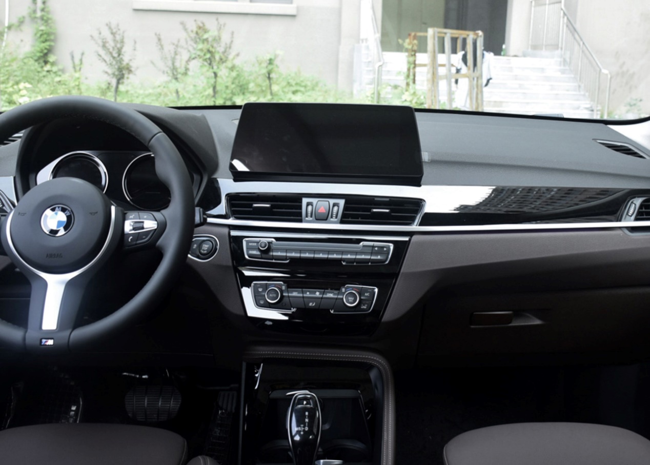 宝马x1全方位解析,宝马x12021款xdrive25li尊享四驱