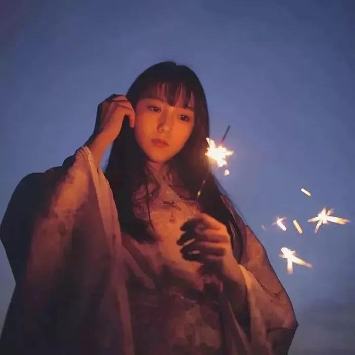 闺蜜基友开黑头像|空白的纸上，有过泪的划痕