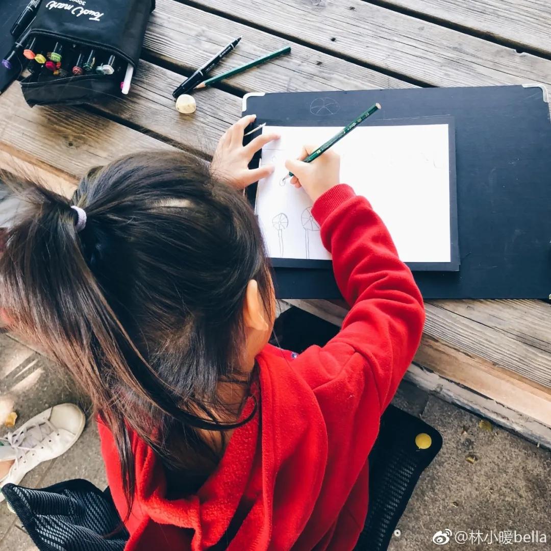 小孩刚开始写字怎么教握笔,儿童几岁来开始握笔写字比较合适