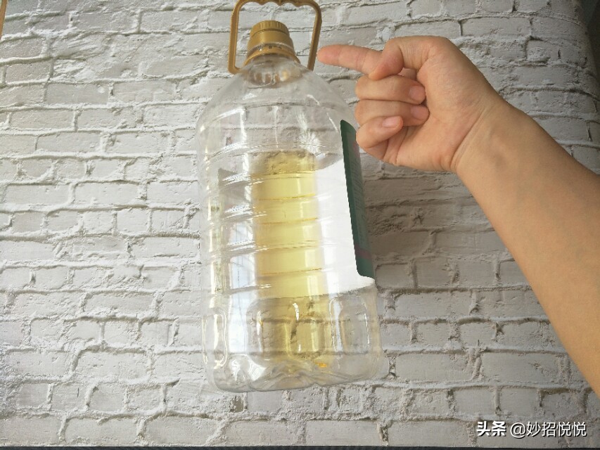 油瓶上的提手怎么取下来,旧塑料油桶把手利用