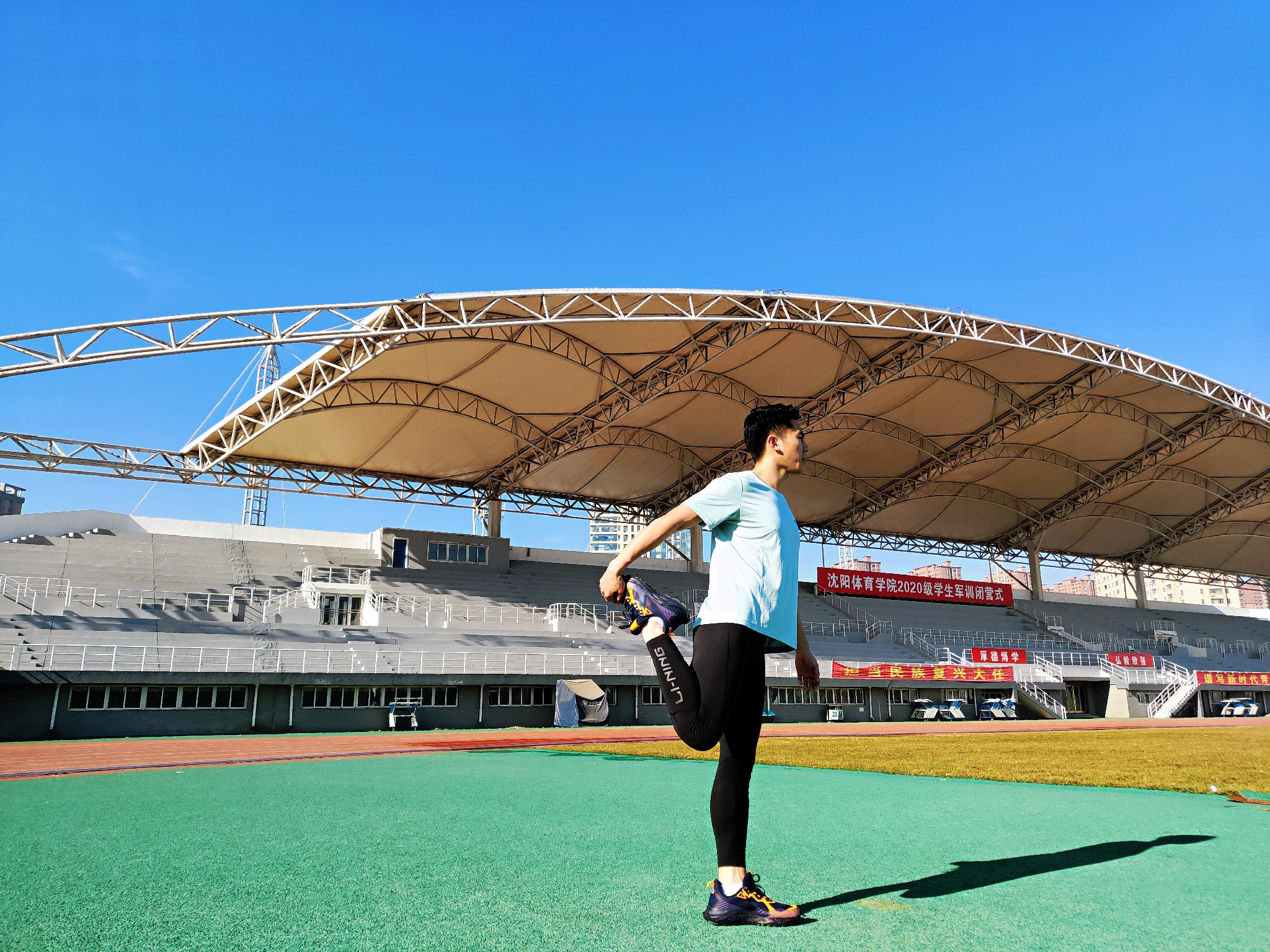 防雨雪运动鞋李宁,李宁无惧风雨