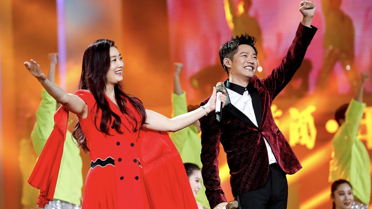 “幸运儿”凤凰传奇走红秘史，和捧红他们的幕后金主