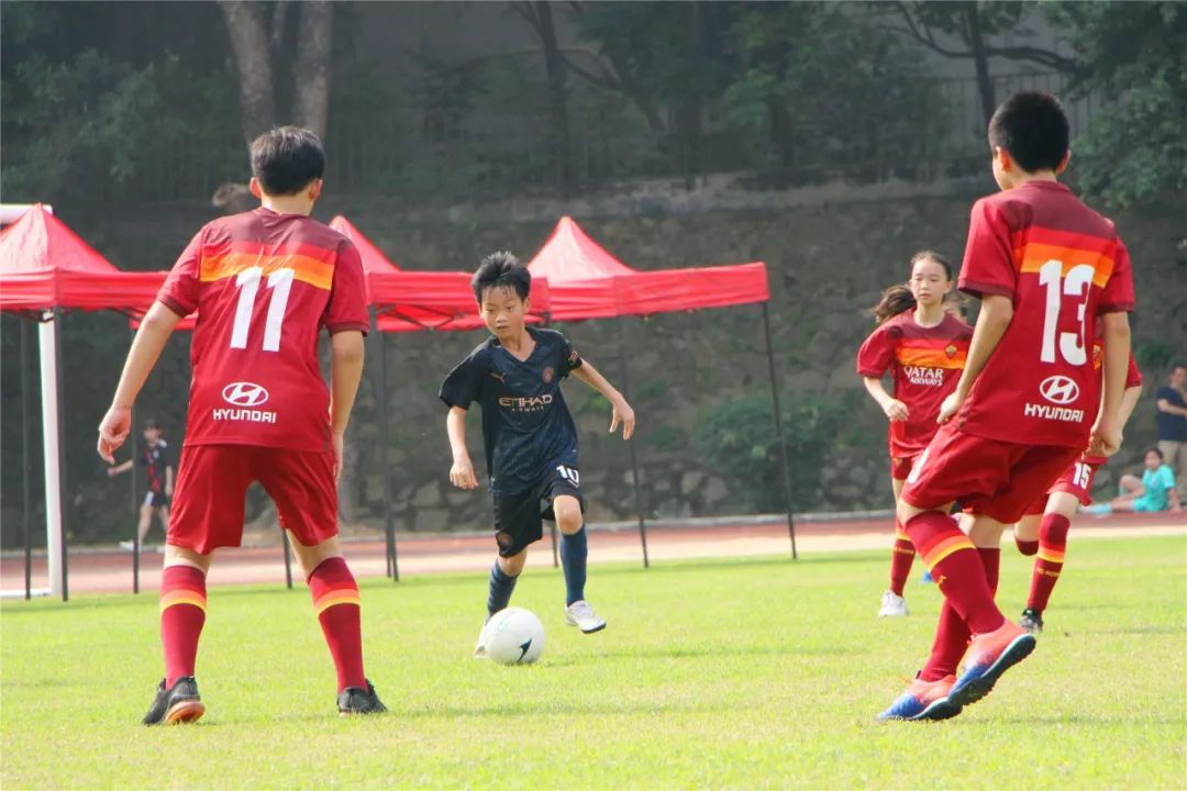 校园足球点燃绿茵梦想,校园足球联赛拉开序幕