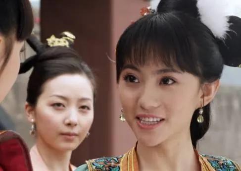 胡一菲情敌诺澜,爱情公寓诺澜胡一菲哪一集