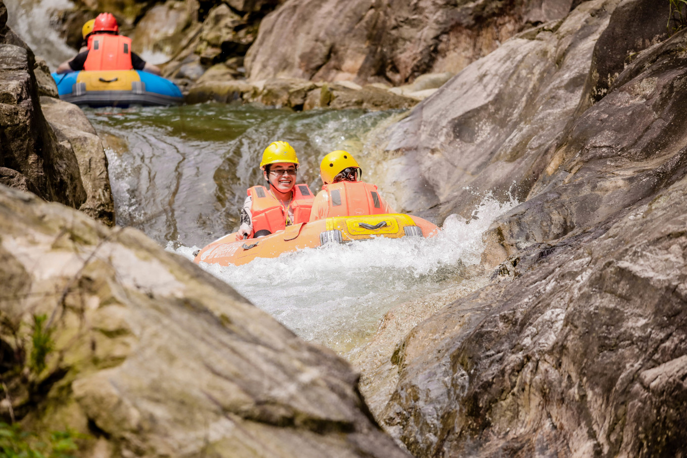 桐庐山湾湾漂流门票多少,桐庐山湾湾漂流景区在什么地方