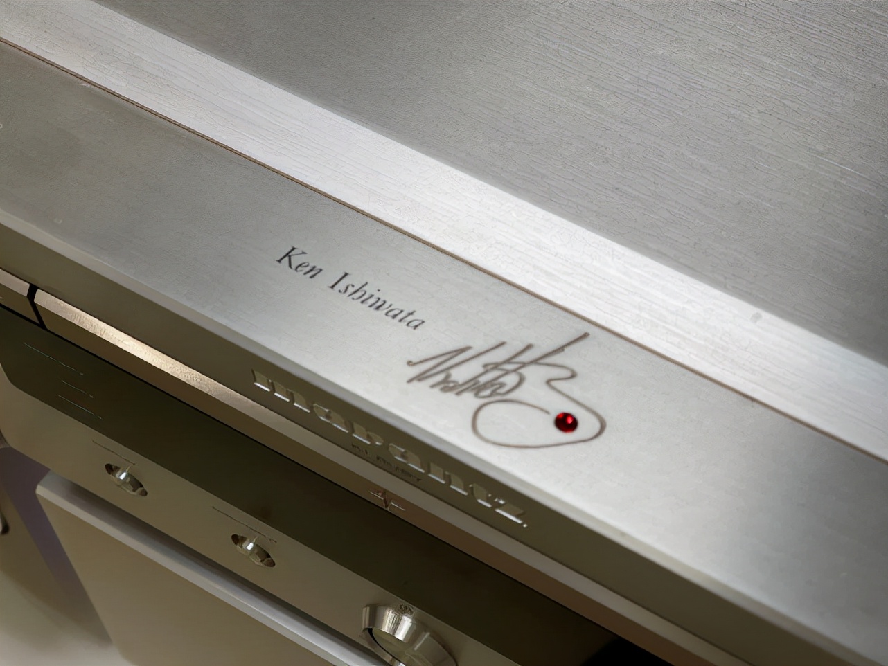 站在旗舰组合的基础上：马兰士SACD*放播**机、合并式功放红宝石套装