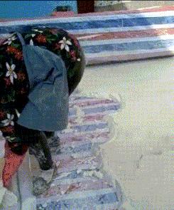 搞笑gif开心一刻,搞笑gif段子妹子你太皮了