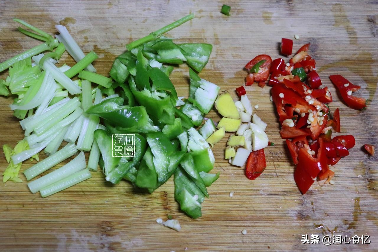 活跃于稀泥田里,乡下小孩都抓过!吃了健脾益肾,很多人不敢吃