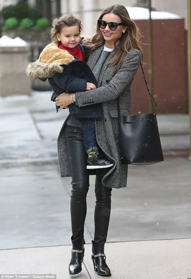 会背奢侈品包包,会背水桶包的人