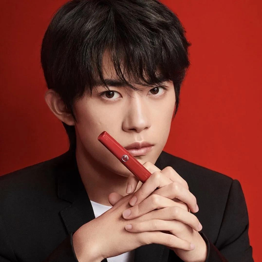 别再乱买了，今夏超显白的8支口红都在这里，太好看了