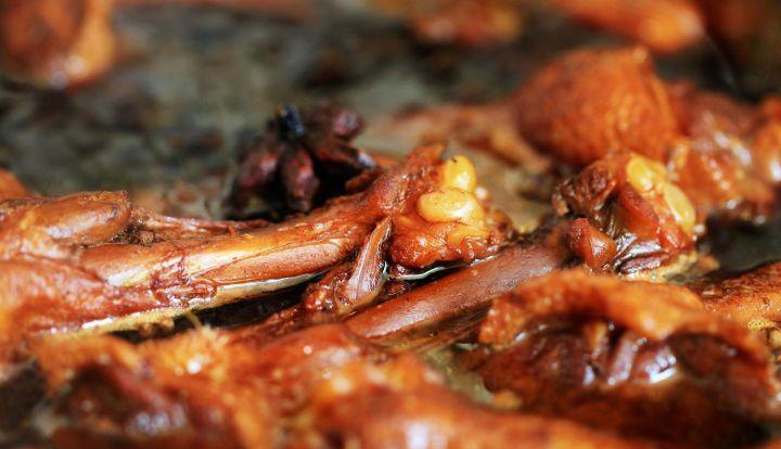 卤肉颜色红亮冷后不发黑的技巧,卤肉出锅后容易氧化发黑怎么办