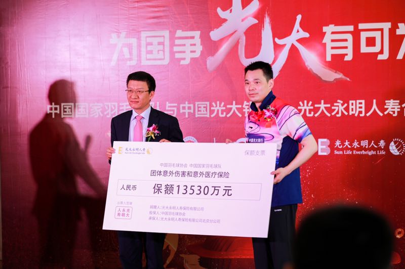 2019印尼公开赛石宇奇受伤视频,石宇奇2019印尼赛受伤全程高清