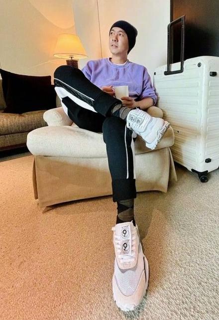 李宇春邓超龚俊等明星上脚国货，杨幂的这双回力却引来抄袭争议？