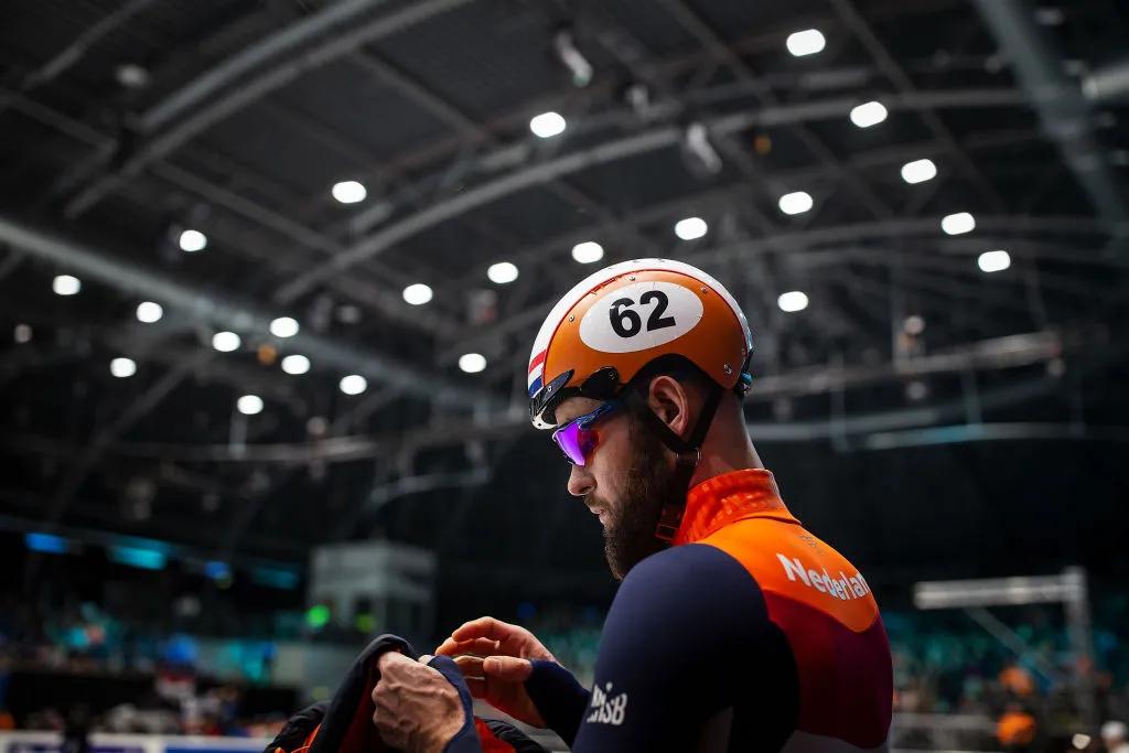 经历腿伤加烧伤，402天后奇迹般重返国际赛场