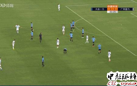 中超罕见1幕：本土悍将看到对手受伤踢出界遭队友怒斥