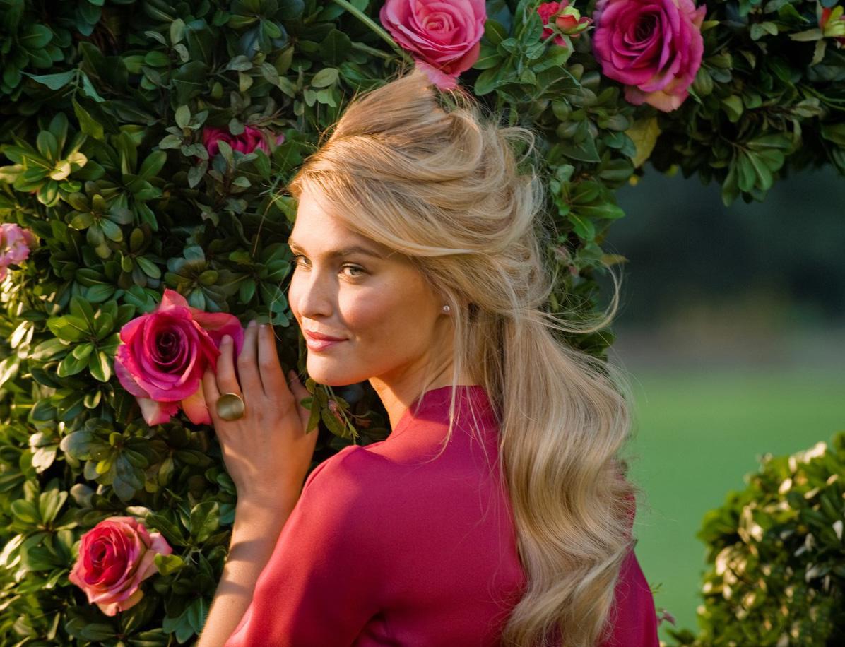 女士喷香水的正确方法图解大全,女性喷香水技巧图